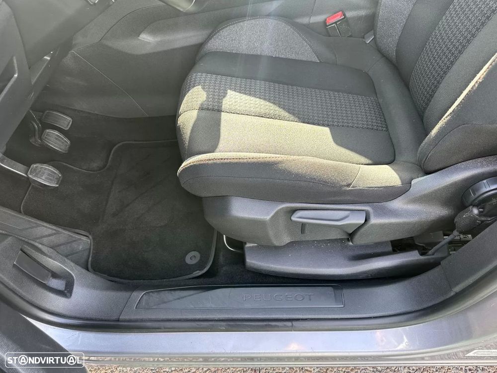 Peugeot 5008 1.2 PureTech Allure - 41