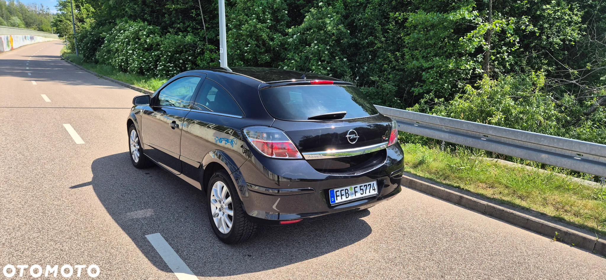 Opel Astra GTC 1.6 - 4