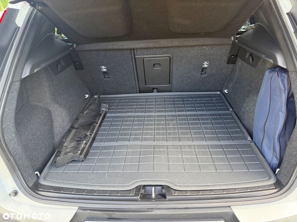 Volvo XC 40 B3 Plus Dark - 25