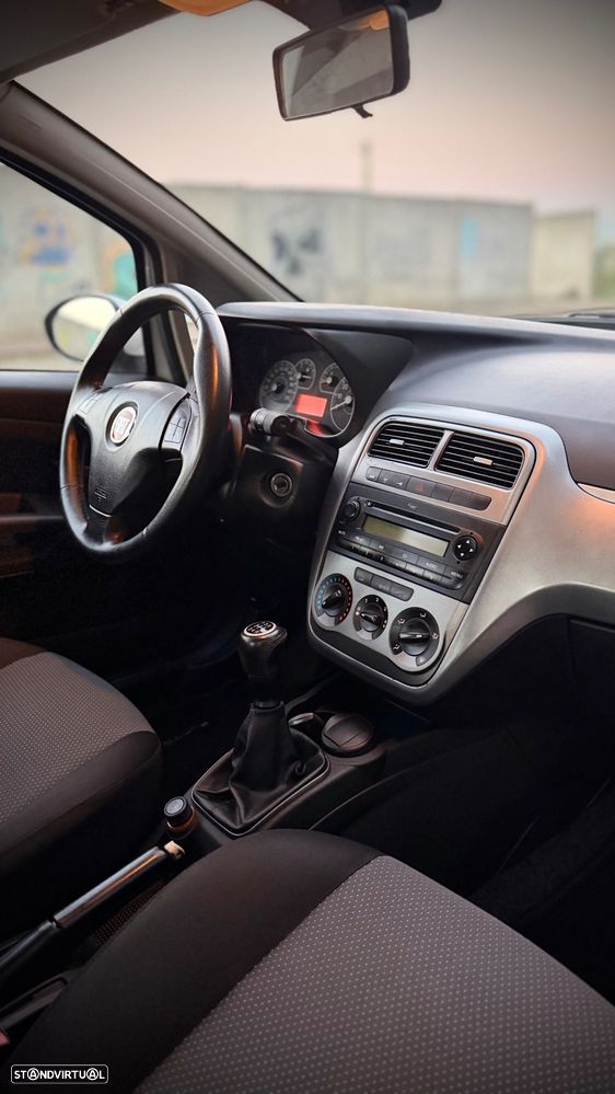 Fiat Grande Punto 2009 photo 5