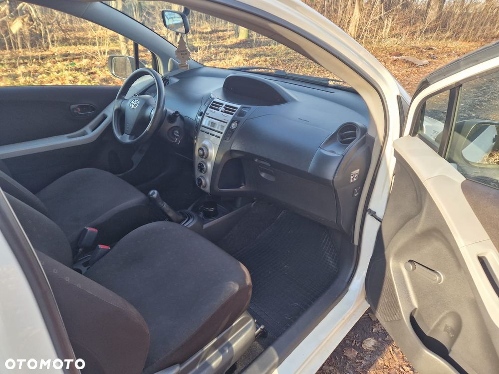 Toyota Yaris - 8
