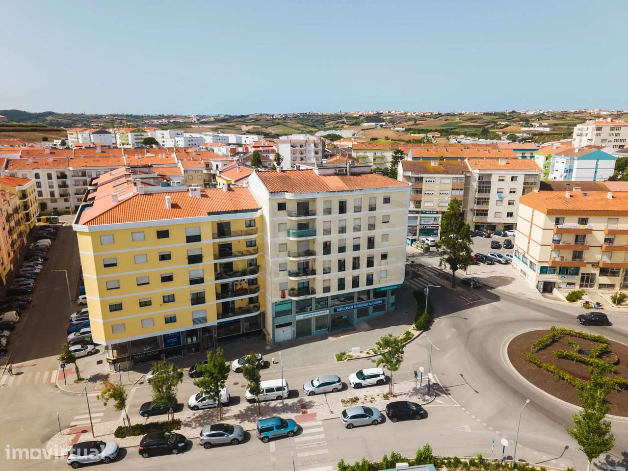 T3 Espaçoso no Centro da Lourinhã com Varanda e Terraços - Grande imagem: 3/40