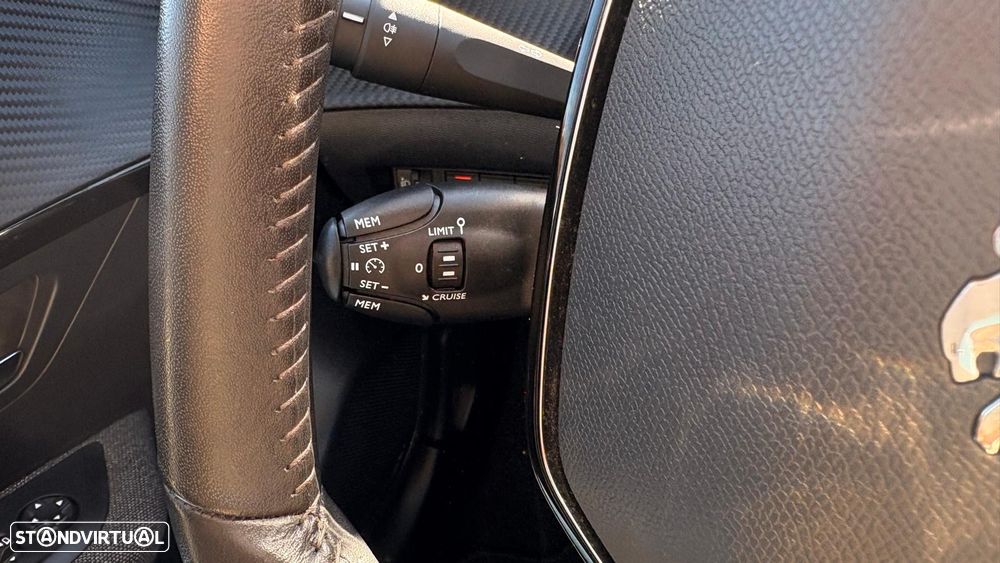 Peugeot 208 1.2 PureTech SE Style - 17