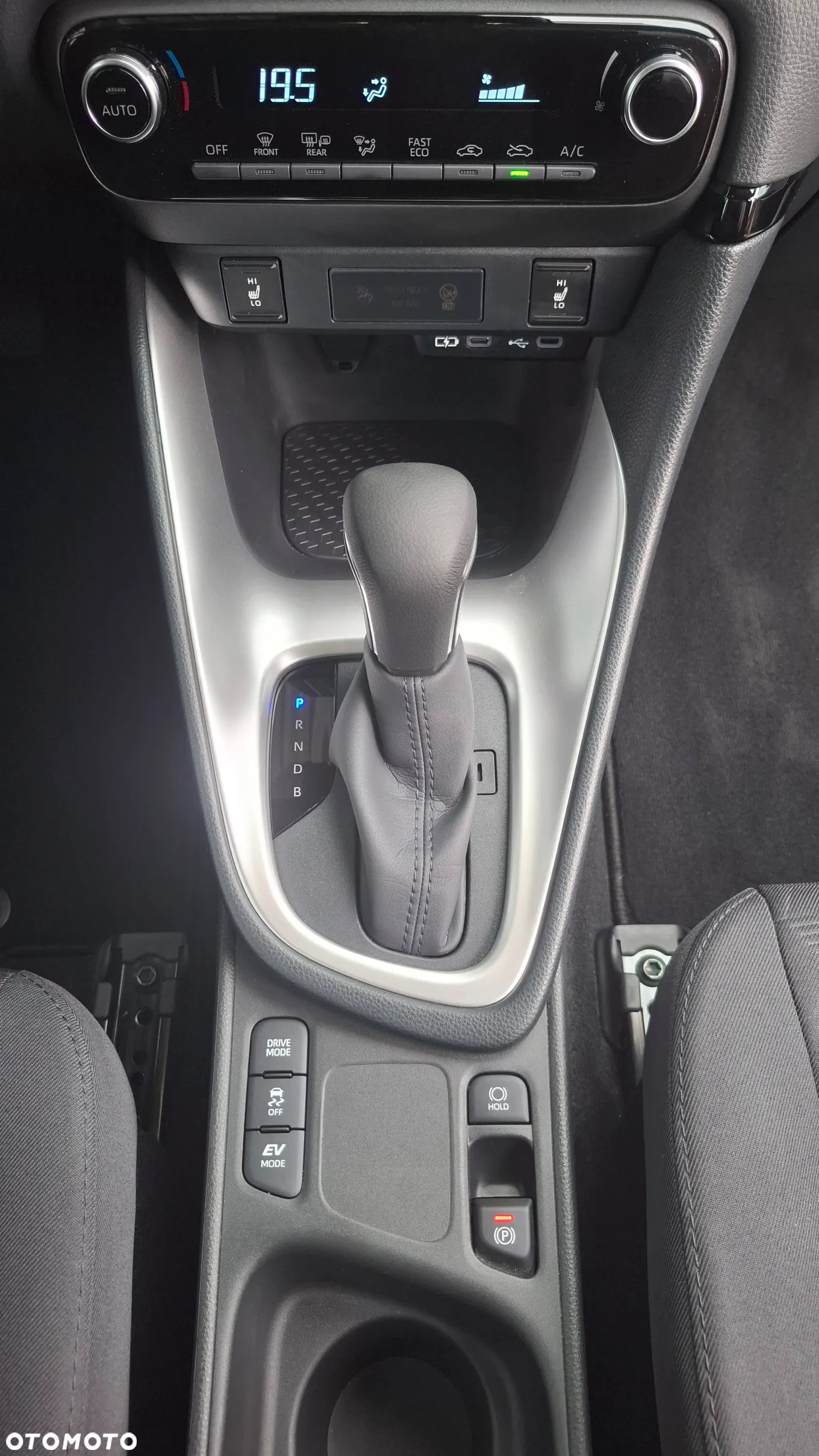 Mazda 2 Hybrid - 14