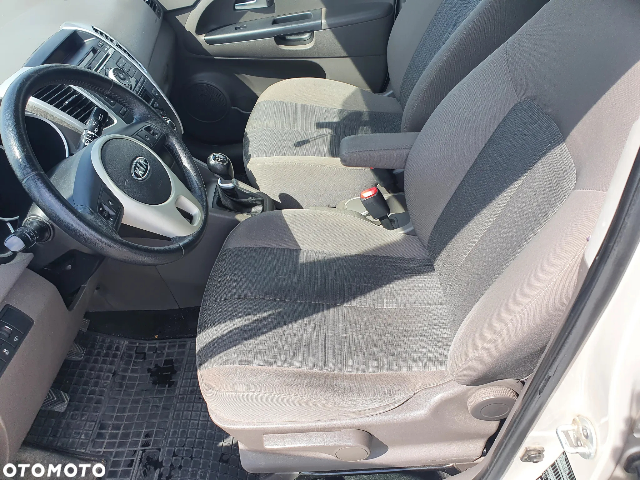 Kia Venga 1.6 L - 5
