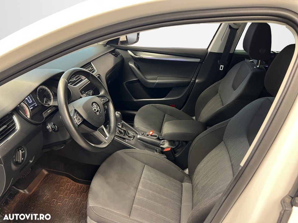 Skoda Octavia 2.0 TDI 4X4 DSG Ambition - 10