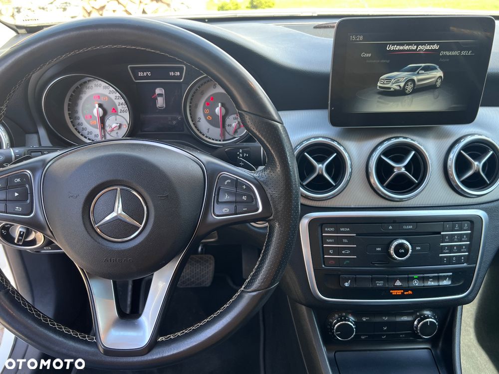 Mercedes-Benz GLA 200 7G-DCT StreetStyle - 35