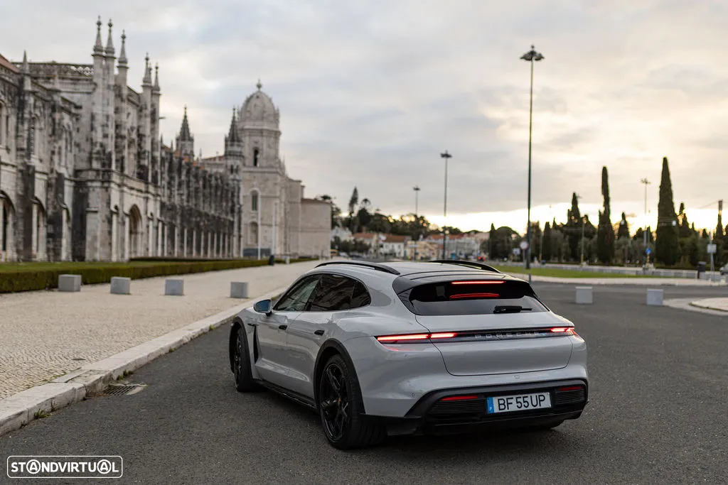 Porsche Taycan Cross Turismo 4 - 7