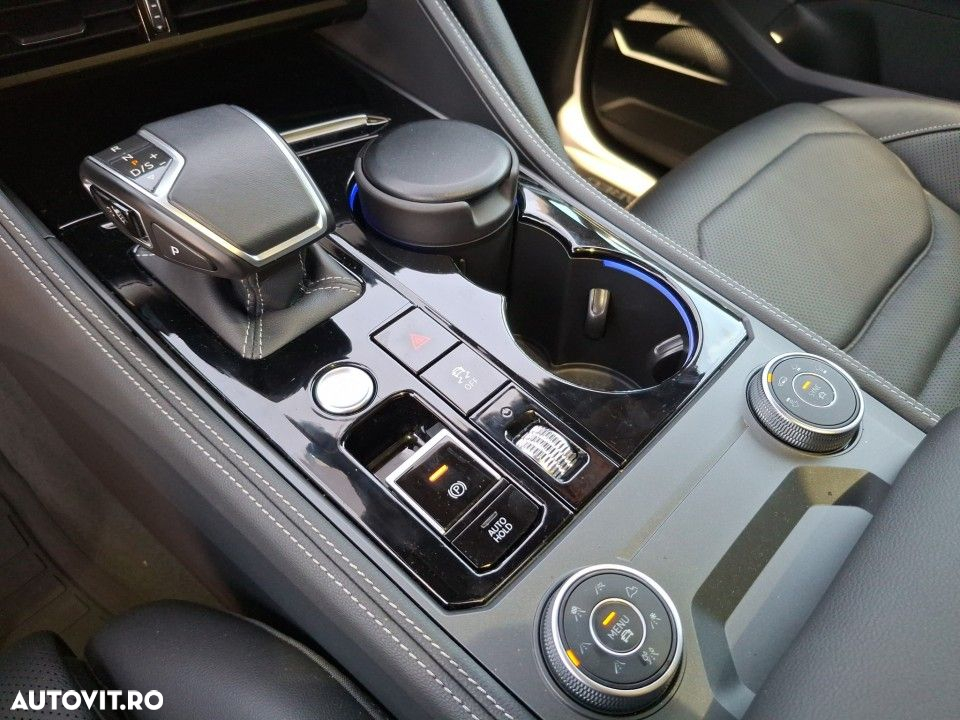 Volkswagen Touareg - 22