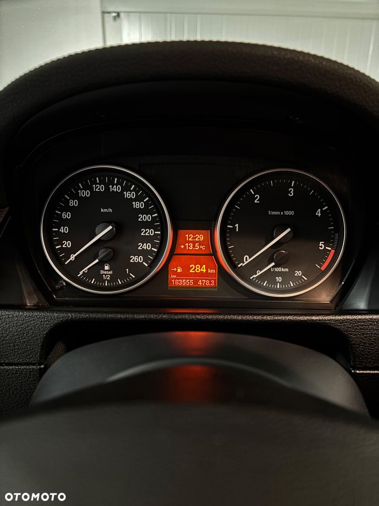 BMW X1 xDrive18d - 9