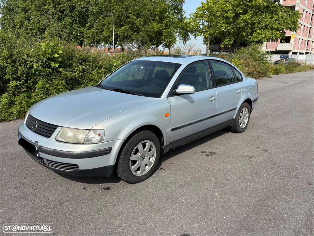 VW Passat 1.9 TDi Confortline Top - 1