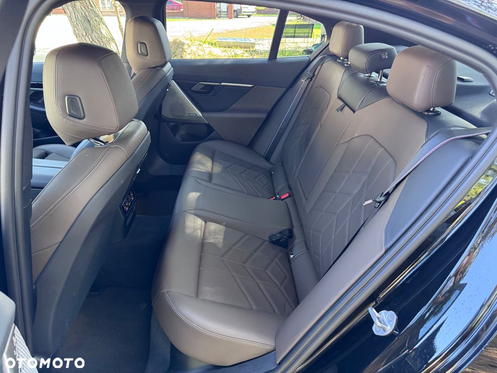BMW Seria 5 520d xDrive mHEV M Sport - 23