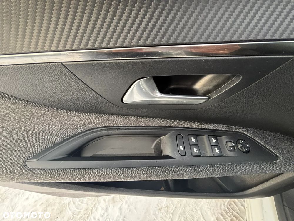 Peugeot 3008 1.2 PureTech GPF Active S&S EAT8 - 15