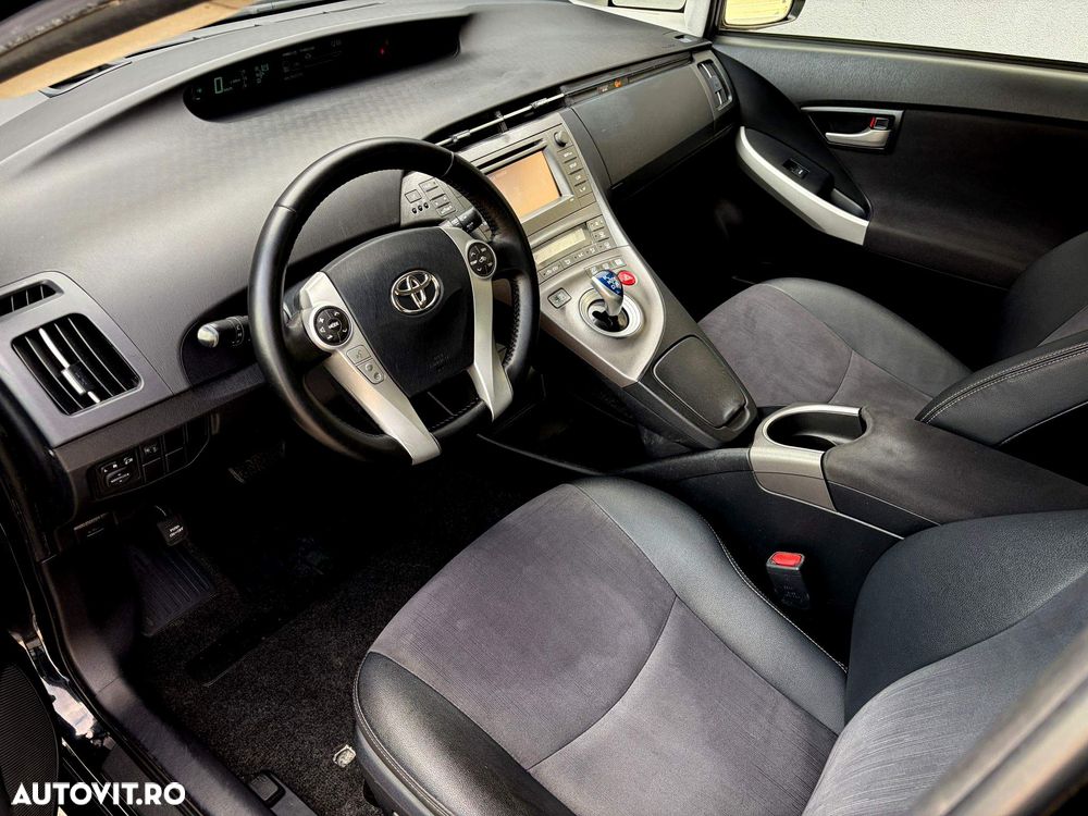 Toyota Prius (Hybrid) Executive - 7