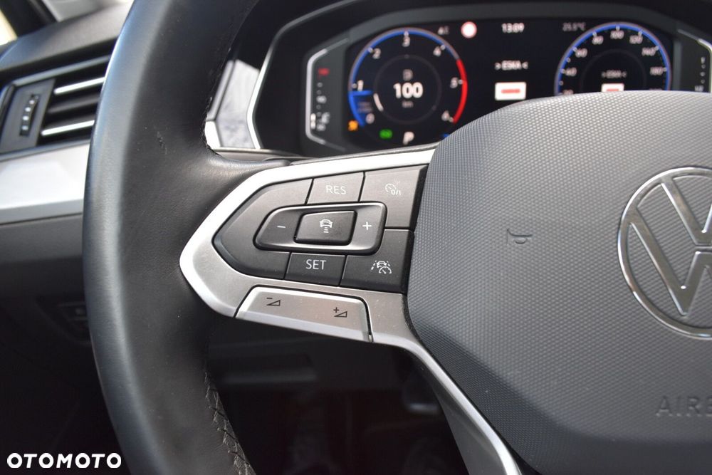 Volkswagen Passat - 14