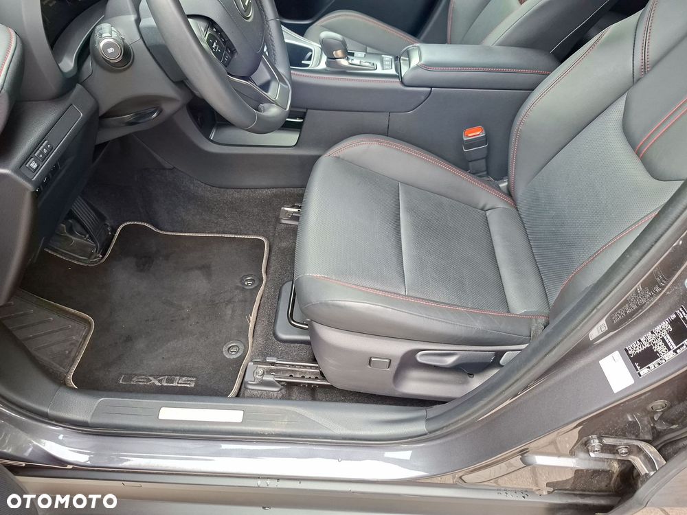 Lexus LBX 1.5 Hybrid Emotion - 11