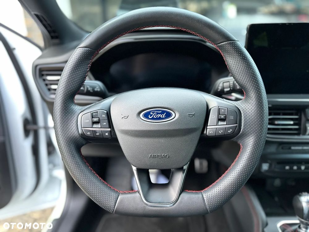 Ford Focus 1.0 EcoBoost Hybrid ST-LINE X - 10