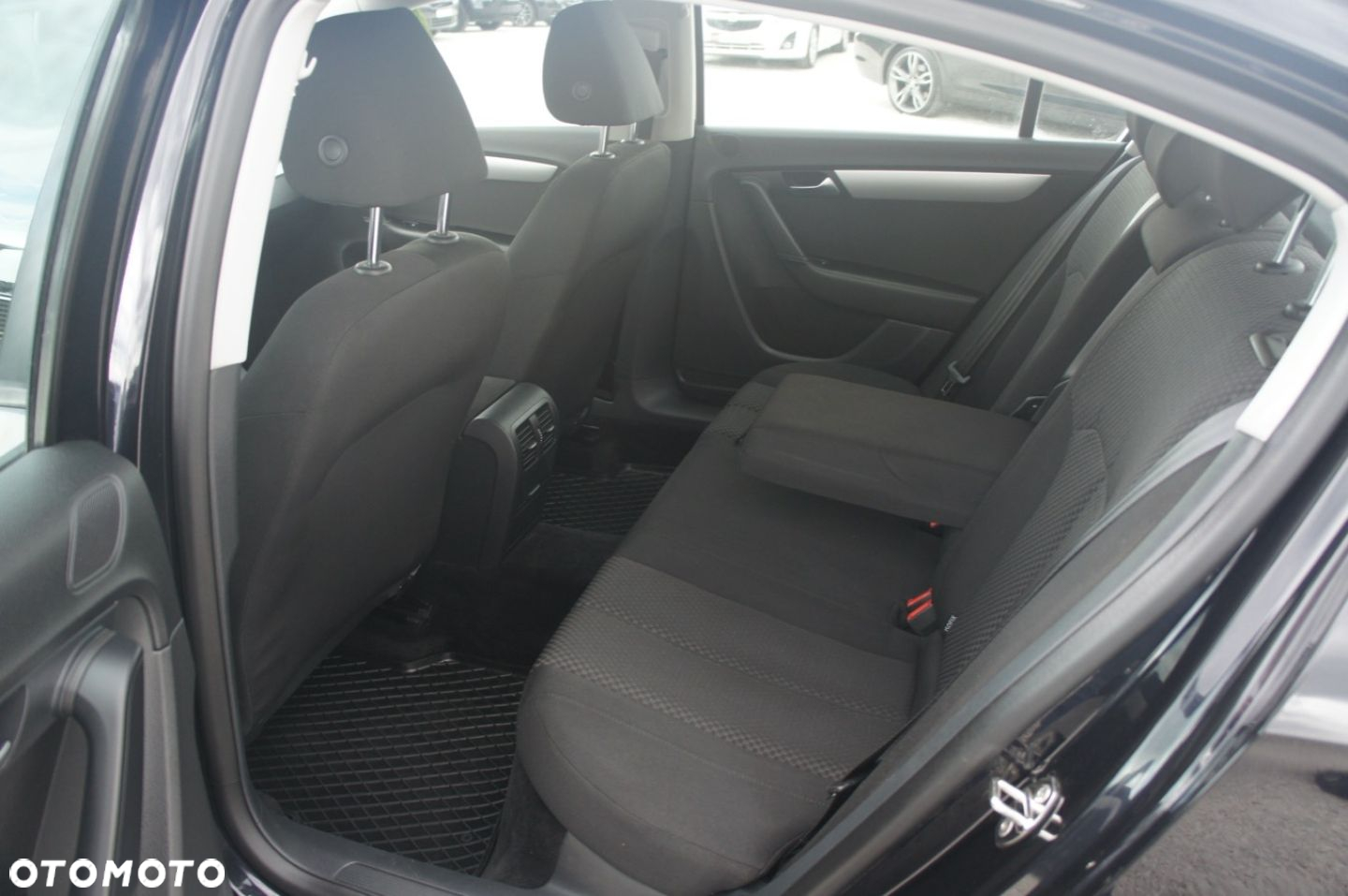 Volkswagen Passat - 14
