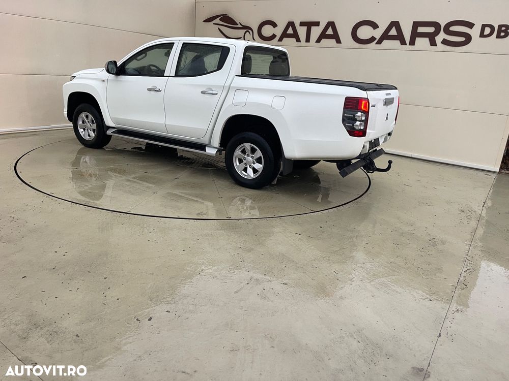 Mitsubishi L200 Double Cab 2.2 DI-D M/T Intense - 9