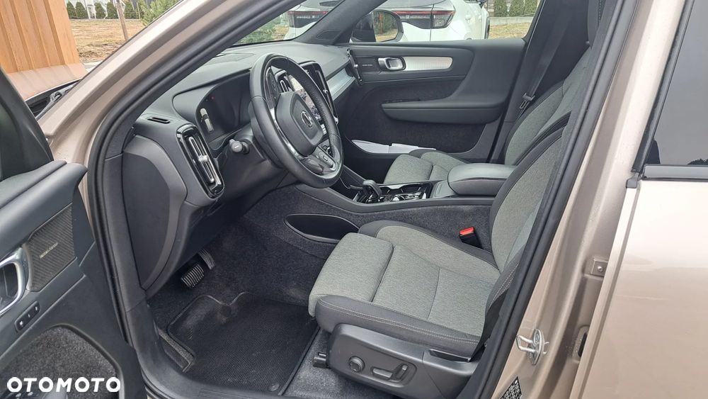 Volvo XC 40 B3 Plus Dark - 4