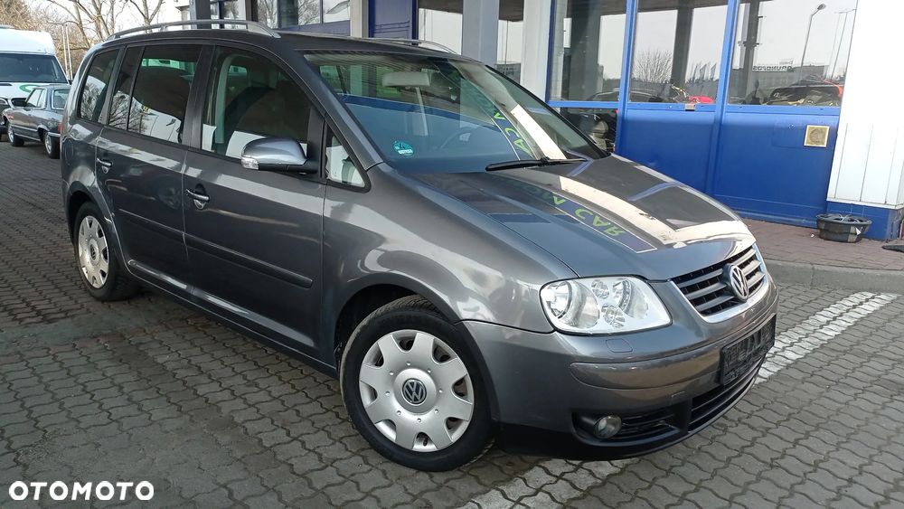 Volkswagen Touran 1.6 FSI Trendline - 22