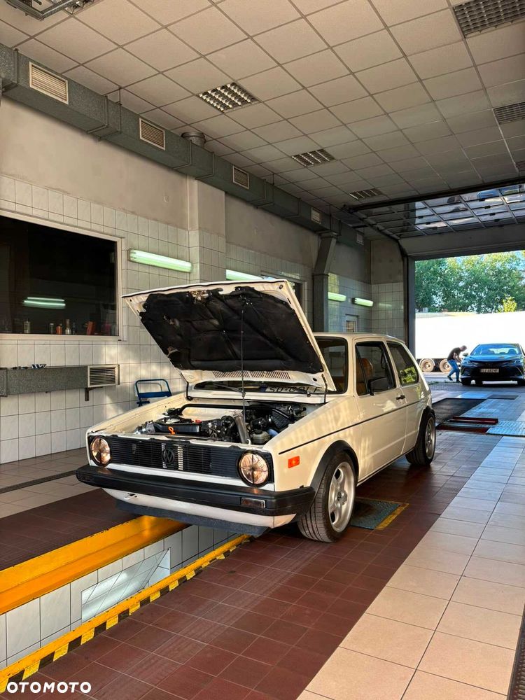 Volkswagen Golf - 2