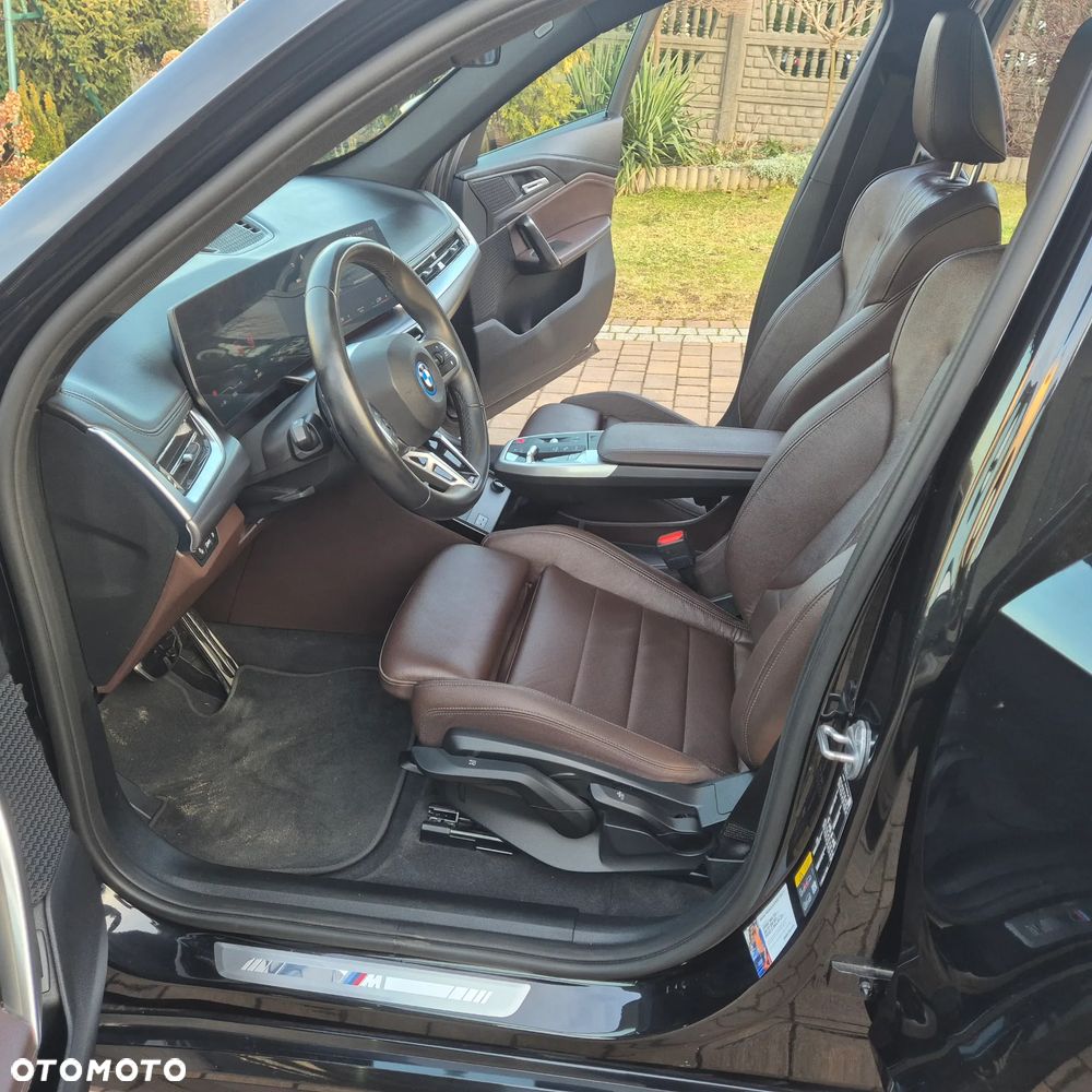 BMW iX1 xDrive30 M Sportpaket - 9