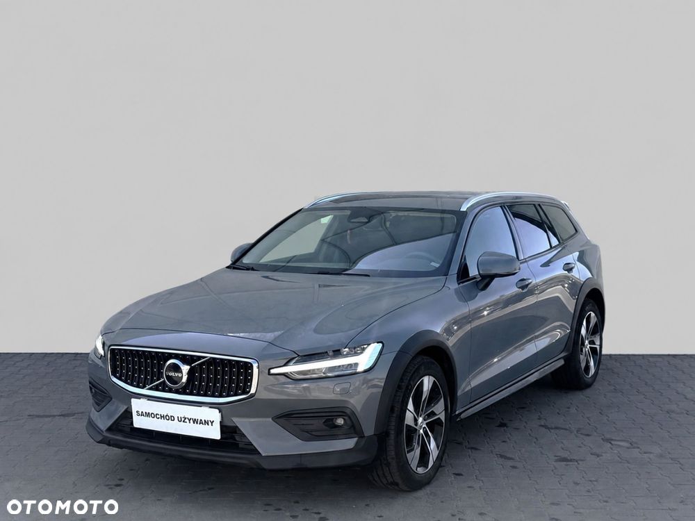 Volvo V60 Cross Country - 1