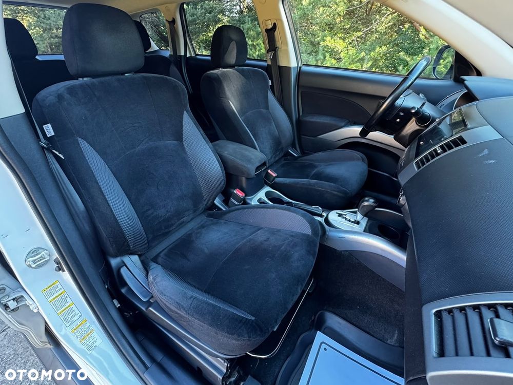 Mitsubishi Outlander - 16