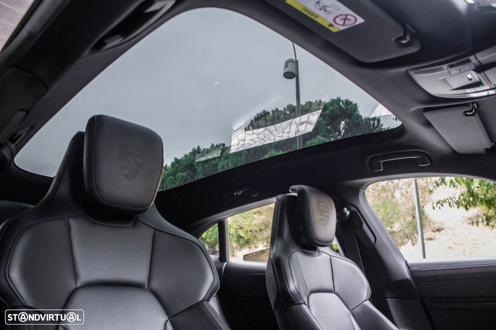 Porsche Taycan Cross Turismo 4 - 37