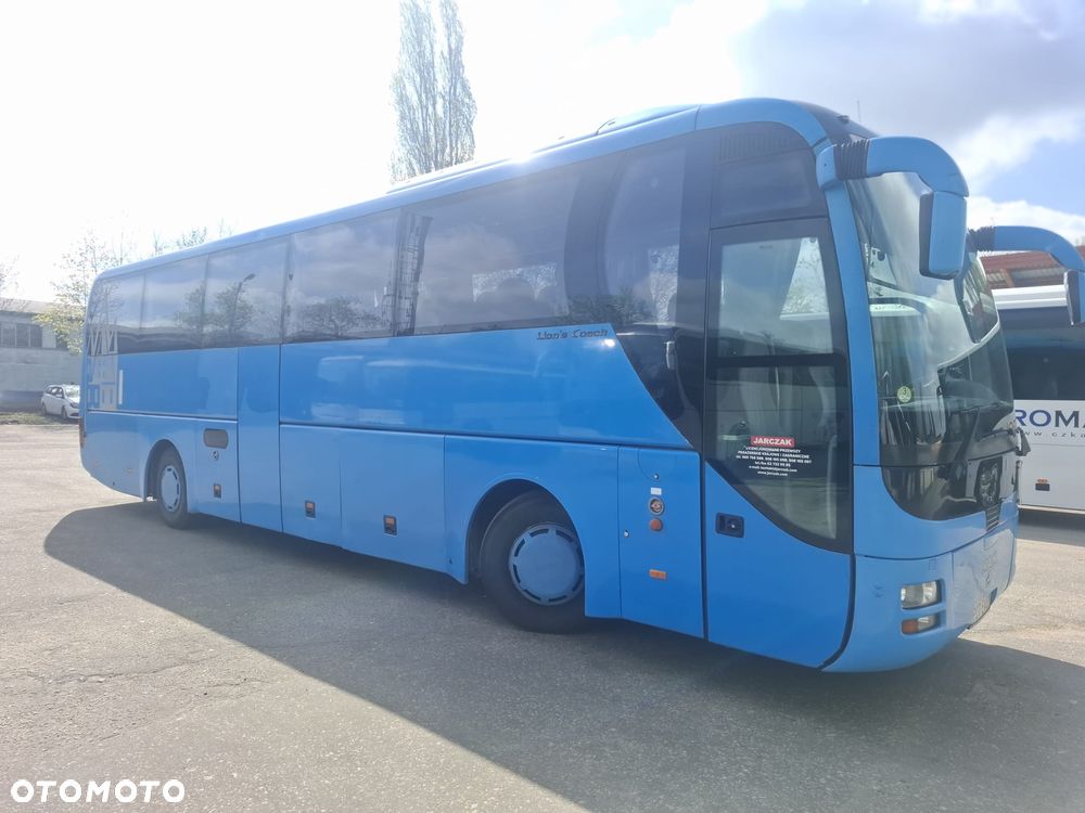 MAN LION'S COACH - 4