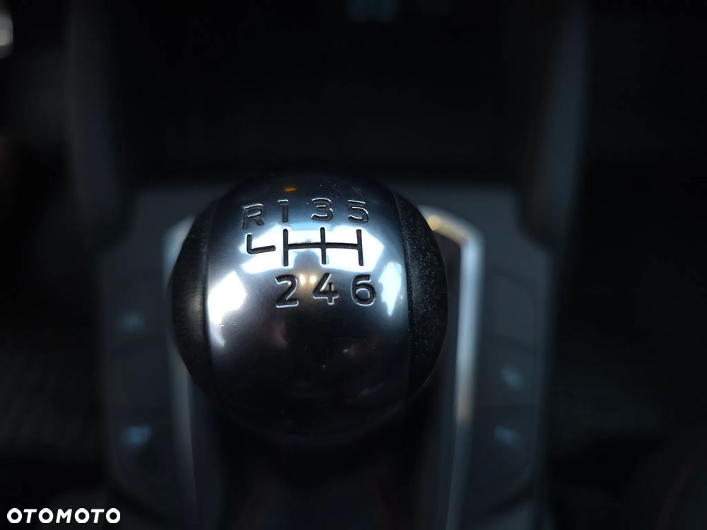 Ford Kuga 2.0 EcoBlue mHEV FWD ST-Line - 23