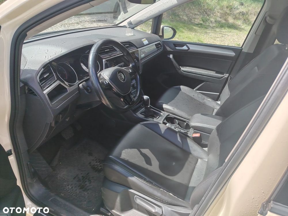 Volkswagen Touran - 19