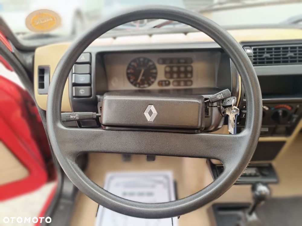 Renault 5 - 8