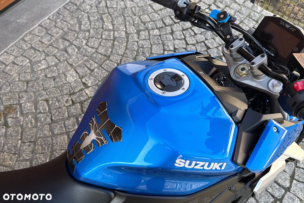 Suzuki GSX - 10