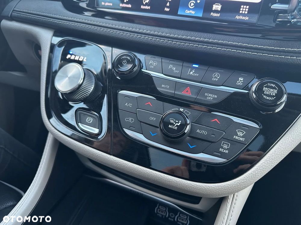 Chrysler Pacifica - 12