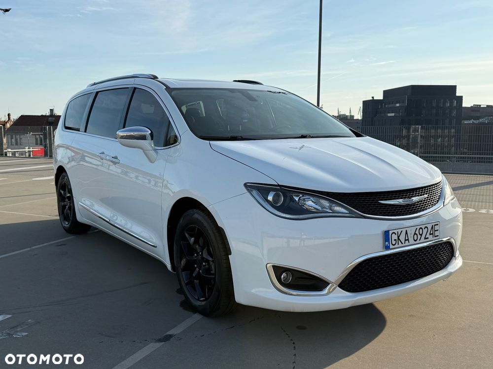 Chrysler Pacifica - 1