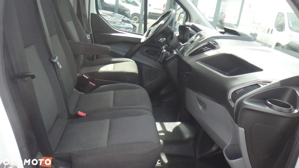 Ford TRANSIT CUSTOM - 12