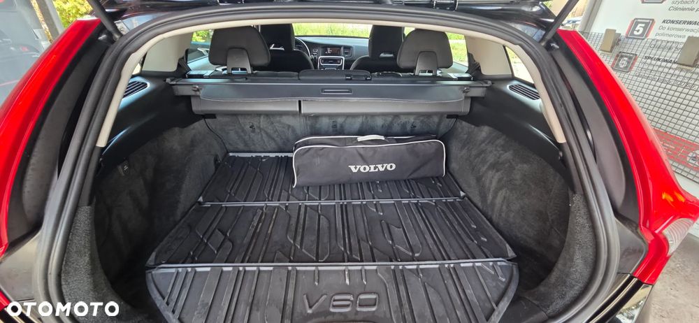 Volvo V60 D4 Geartronic Momentum - 32