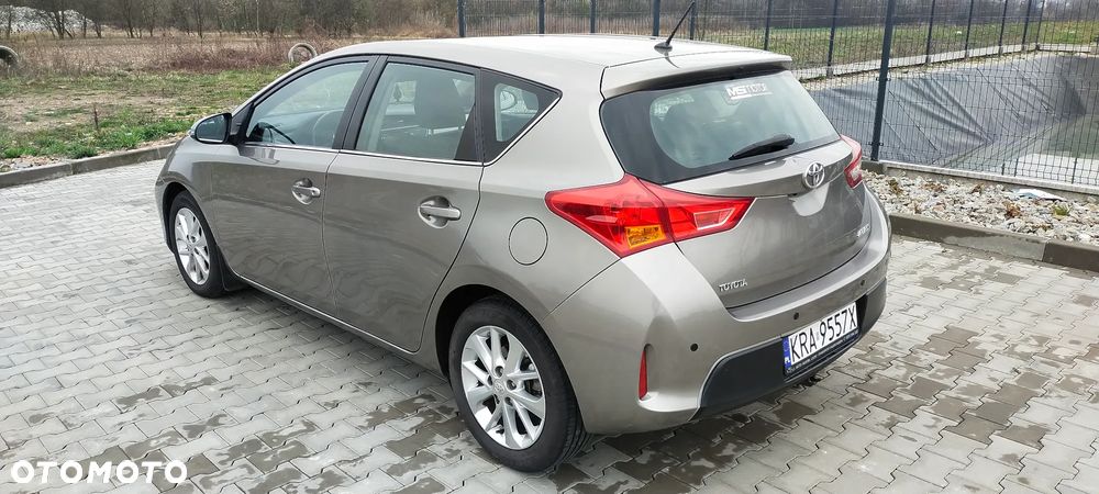 Toyota Auris 1.4 D-4D Edition - 2