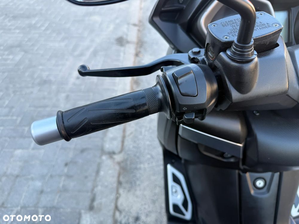 Yamaha X-max - 12
