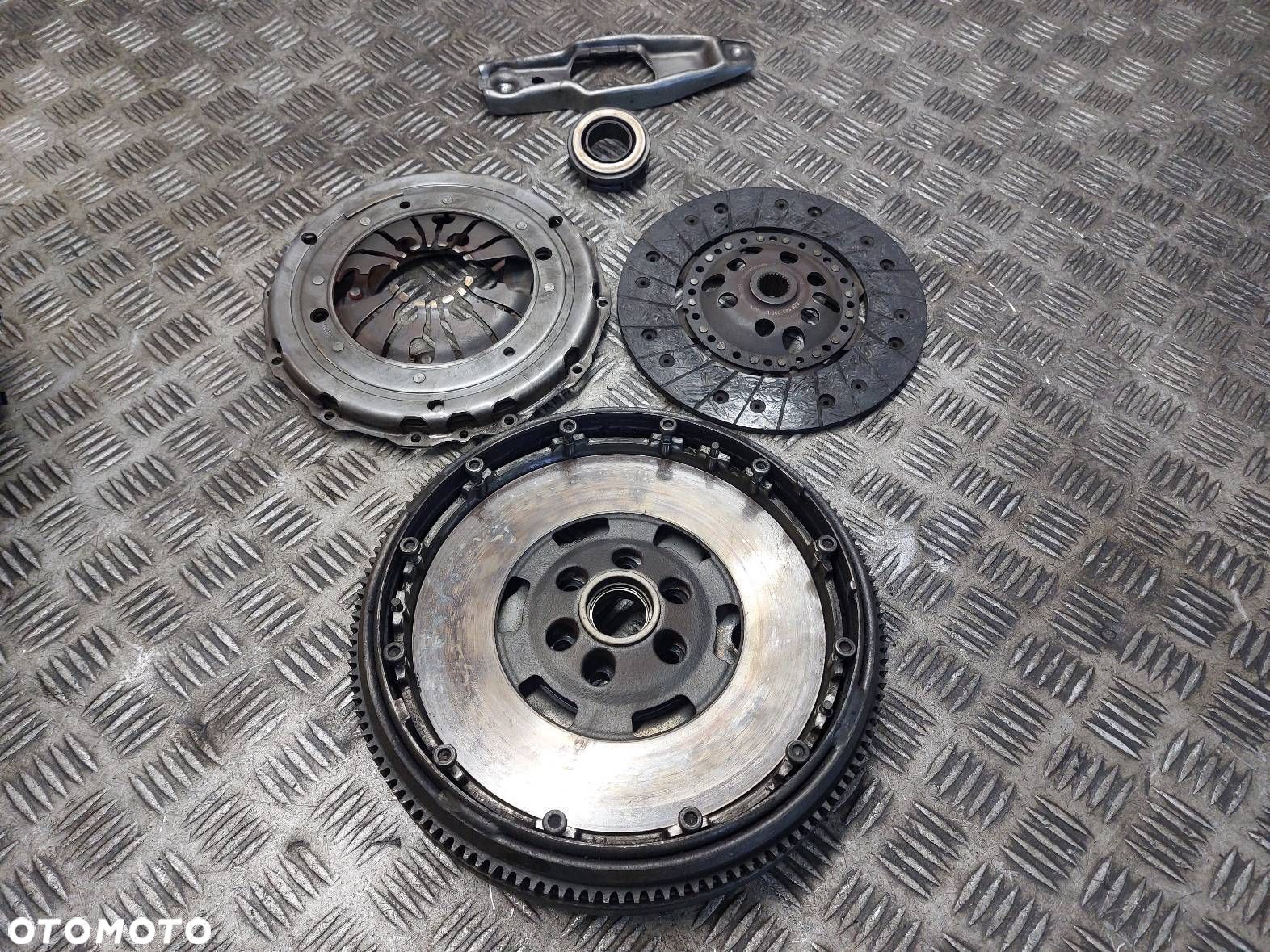 KOŁO DWUMASOWE + TARCZA + DOCISK ŁOŻYSKO AUDI A3 8L 1.9 TDI 028105264G - 1