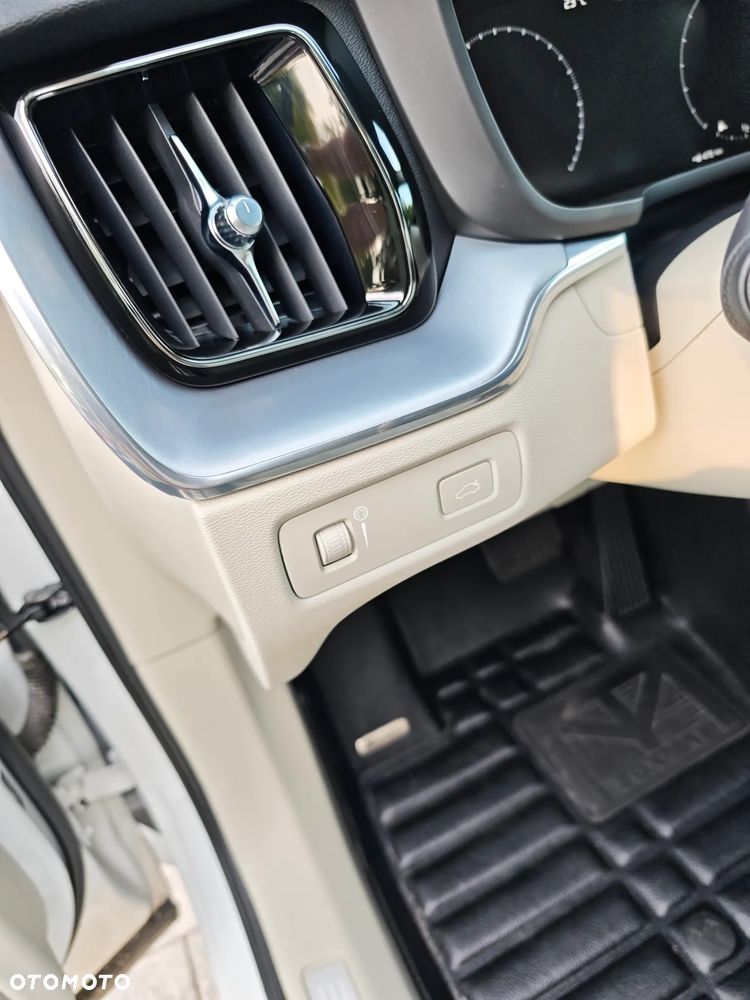Volvo XC 60 T5 AWD Momentum - 11
