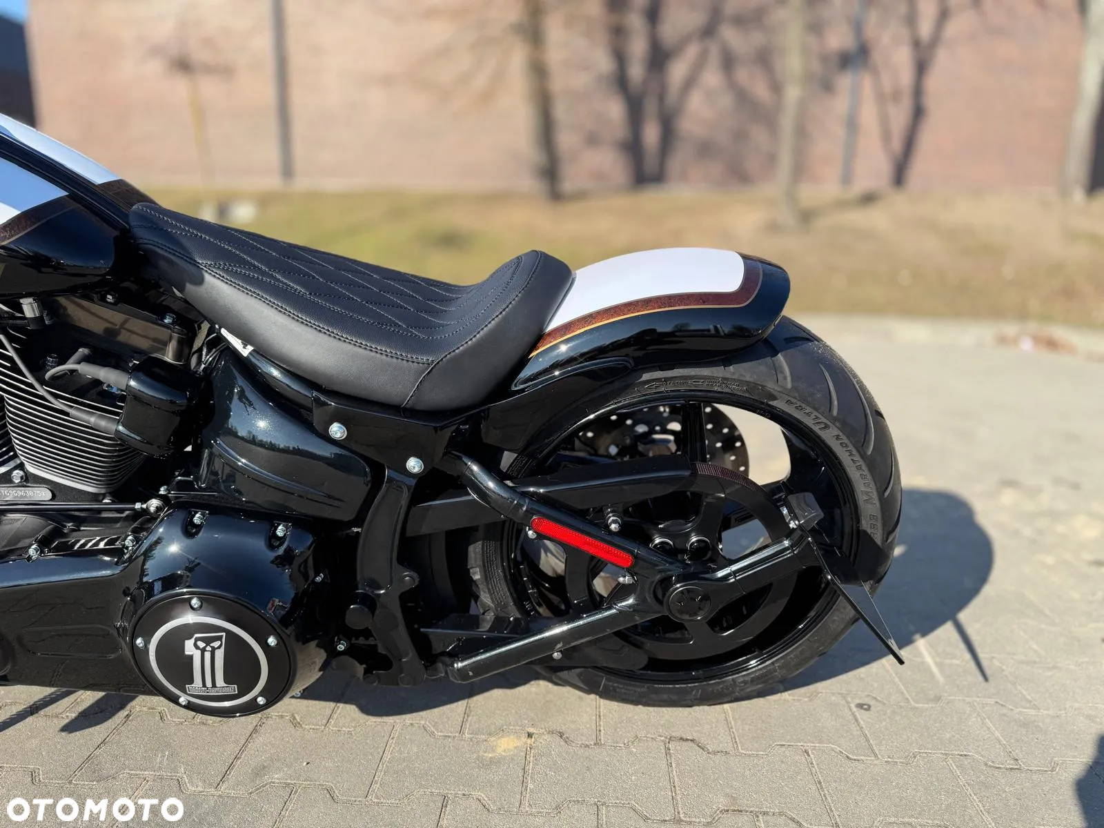 Harley-Davidson Softail Breakout - 27