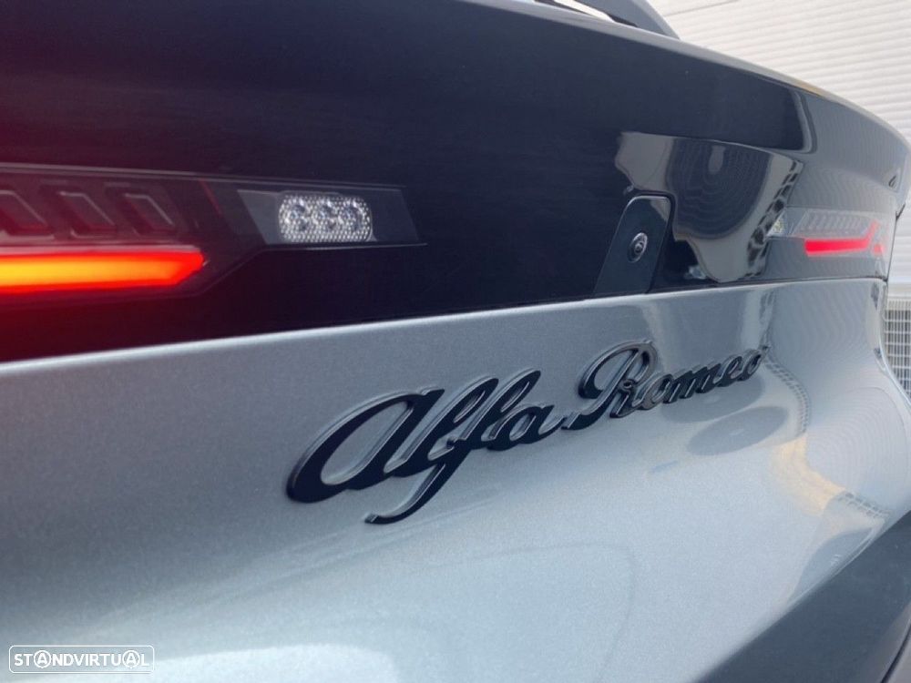 Alfa Romeo Junior 1.2 Intensa eDCT6 - 8