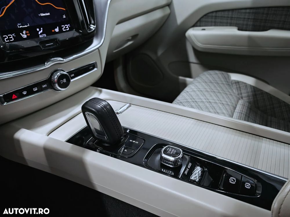 Volvo XC 60 T6 AWD Recharge Geartronic Inscription - 23