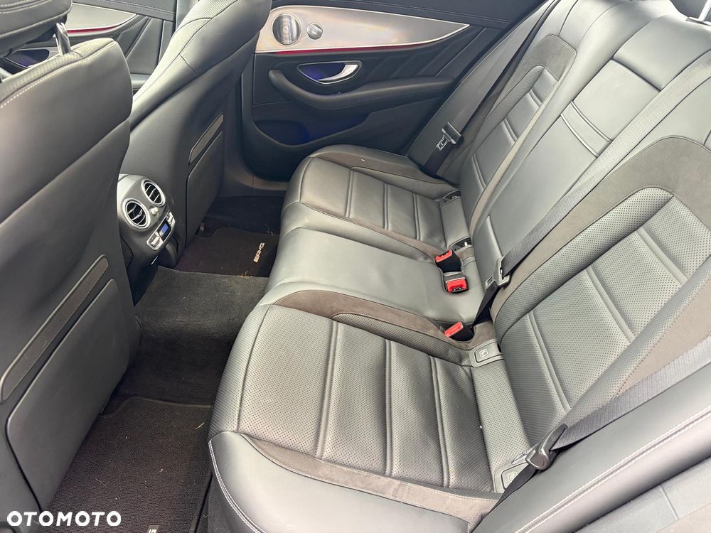 Mercedes-Benz Klasa E AMG 63 4Matic AMG Speedshift 9G-MCT - 16