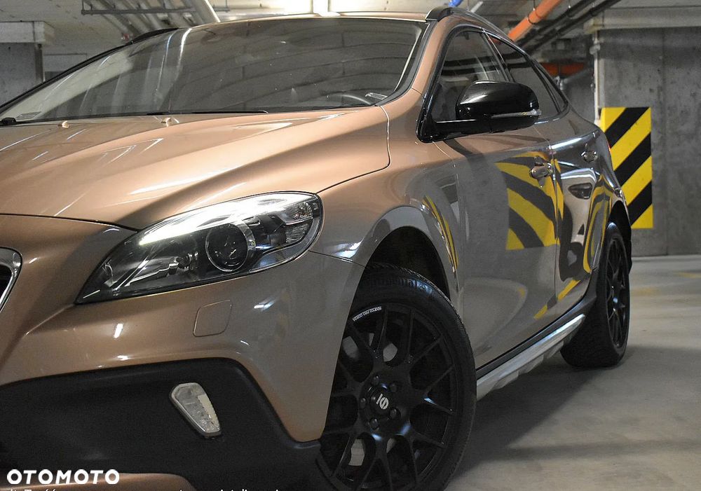 Volvo V40 Cross Country T4 AWD Drive-E Momentum - 2