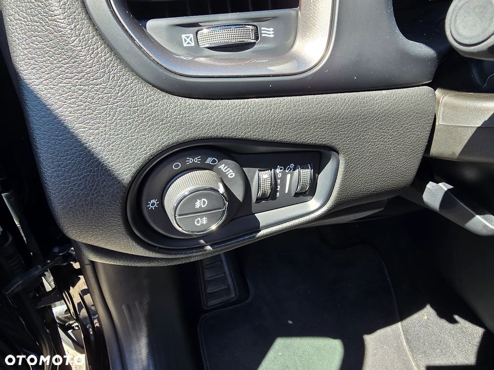 Jeep Renegade 1.5 T4 mHEV Altitude FWD S&S DCT - 17