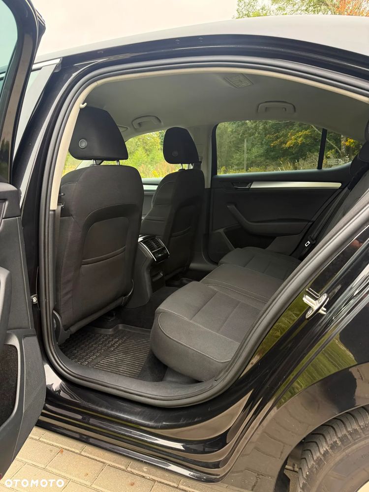 Skoda Superb 2.0 TDI Sportline DSG - 11